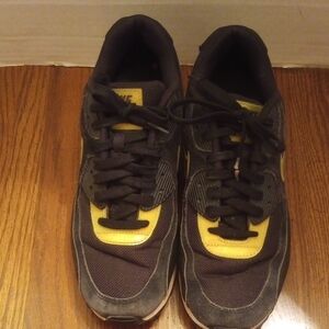 Nike Men's Black and Yellow Athletic Sneakers